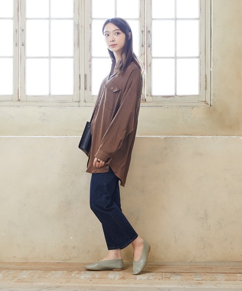 menue(メヌエ)の「スクエアトゥ Uカット フラットパンプス(パンプス・レディース・ブラック/ダークブラウン/ライトグリーン/アイボリー/グレイッシュベージュ・22.5cm/23.5cm/24.5cm/25.5cm/23.0cm/24.0cm/25.0cm/26.0cm/21.5cm/22.0cm)」の9枚目の写真