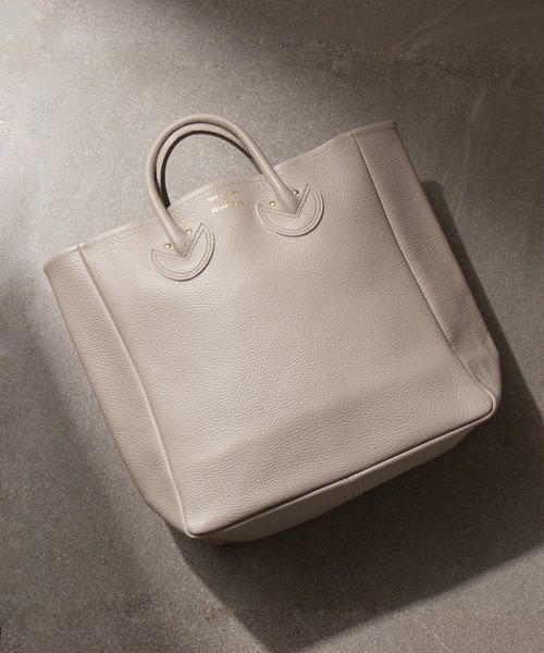 YOUNG&OLSEN The DRYGOODS STORE(ヤングアンドオルセン)の「【YOUNG&OLSEN】EMBOSSED LEATHER TOTE M(トートバッグ・レディース・ブラック/ベージュ/グレー/ピンク/ライトグレー/グリーン/グレイッシュベージュ/グレー系その他3/ブラウン・FREE)」の6枚目の写真