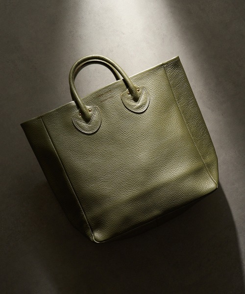 YOUNG&OLSEN The DRYGOODS STORE(ヤングアンドオルセン)の「【YOUNG&OLSEN】EMBOSSED LEATHER TOTE M(トートバッグ・レディース・ブラック/ベージュ/グレー/ピンク/ライトグレー/グリーン/グレイッシュベージュ/グレー系その他3/ブラウン・FREE)」の5枚目の写真