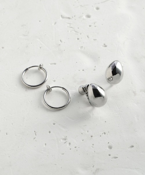 GOLDY(ゴールディ)の「メタル ドロップ & ナノ フープ セット イヤリング(イヤリング・レディース・その他1/シルバー/ゴールド・FREE)」の2枚目の写真