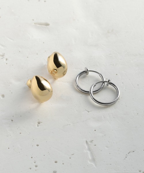 GOLDY(ゴールディ)の「メタル ドロップ & ナノ フープ セット イヤリング(イヤリング・レディース・その他1/シルバー/ゴールド・FREE)」の6枚目の写真