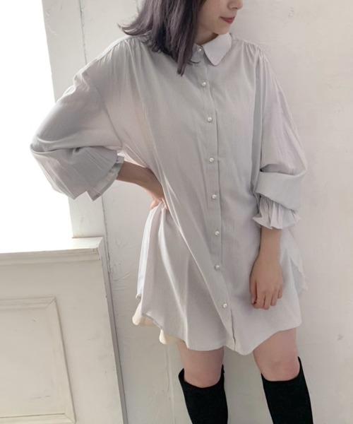 OLIVE des OLIVE（オリーブデオリーブ）の「ゆったりキャンディ袖シャツ（シャツ/ブラウス・レディース・ライトグレー/ベージュ/オフホワイト/ピンク/ホワイト/ネイビー・FREE）」の3枚目の写真