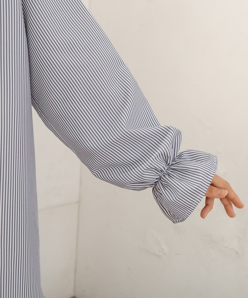 OLIVE des OLIVE（オリーブデオリーブ）の「ゆったりキャンディ袖シャツ（シャツ/ブラウス・レディース・ライトグレー/ベージュ/オフホワイト/ピンク/ホワイト/ネイビー・FREE）」の9枚目の写真