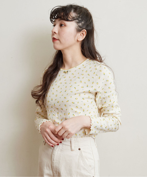 CHILD WOMAN（チャイルドウーマン）の「フライス小花プリント クルーネック長袖プルオーバー（Tシャツ/カットソー・レディース・アイボリー/サックスブルー/オレンジ/イエロー/ブルー系その他・FREE）」の4枚目の写真