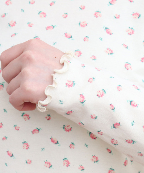 CHILD WOMAN（チャイルドウーマン）の「フライス小花プリント クルーネック長袖プルオーバー（Tシャツ/カットソー・レディース・アイボリー/サックスブルー/オレンジ/イエロー/ブルー系その他・FREE）」の20枚目の写真