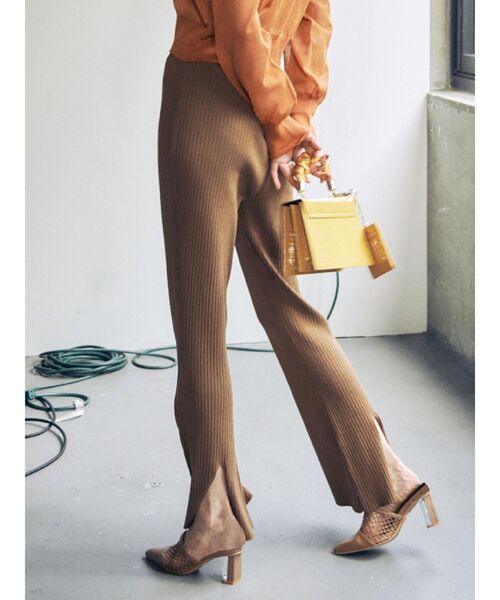 EVRIS（エヴリス）の「バックスリットリブニットパンツ【セットアップ着用可能】（その他パンツ・レディース・グリーン/オレンジ/ブラウン/ブラック・FREE）」の3枚目の写真