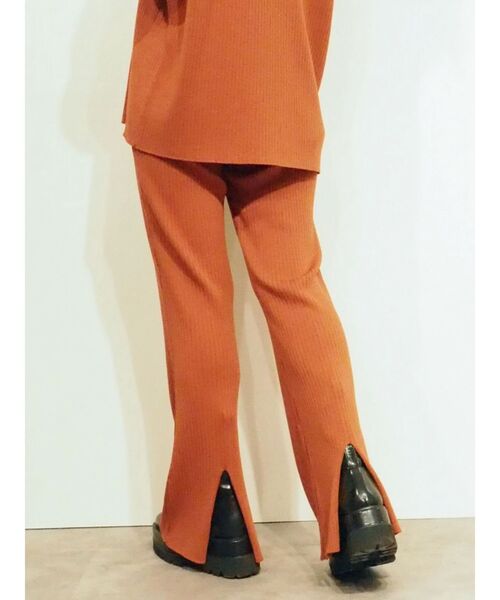EVRIS（エヴリス）の「バックスリットリブニットパンツ【セットアップ着用可能】（その他パンツ・レディース・グリーン/オレンジ/ブラウン/ブラック・FREE）」の4枚目の写真