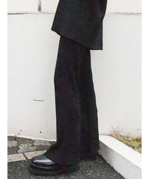 EVRIS（エヴリス）の「バックスリットリブニットパンツ【セットアップ着用可能】（その他パンツ・レディース・グリーン/オレンジ/ブラウン/ブラック・FREE）」の2枚目の写真