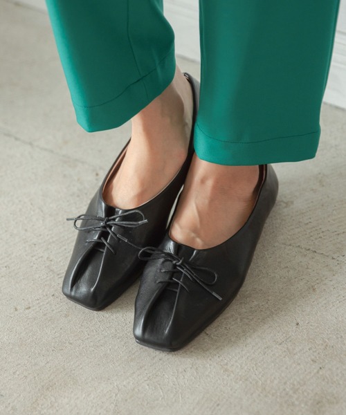 LEPSIM（レプシィム）の「レースアップフラットパンプス　261207（パンプス・レディース・ブラック/オフホワイト・LARGE/MEDIUM）」の2枚目の写真