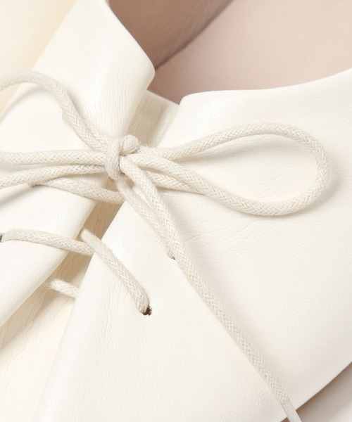 LEPSIM（レプシィム）の「レースアップフラットパンプス　261207（パンプス・レディース・ブラック/オフホワイト・LARGE/MEDIUM）」の22枚目の写真