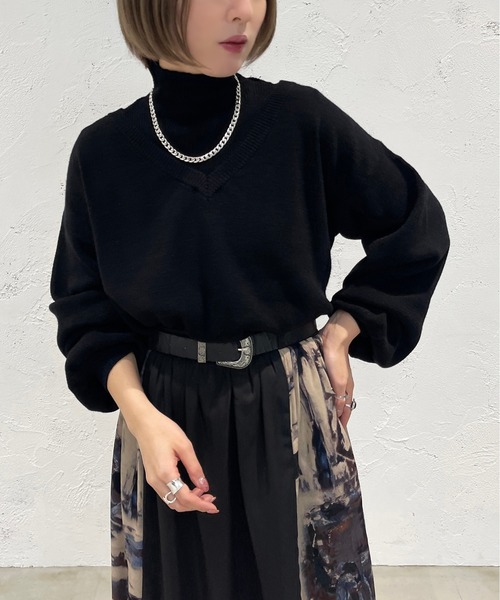 apres jour mignon(アプレジュールミニョン)の「Vニット+タートルセット【ZOZOTOWN限定アイテム】(ニット/セーター・レディース・ブラック/ブラウン系その他/ライトベージュ・X-LARGE/フリー)」の2枚目の写真