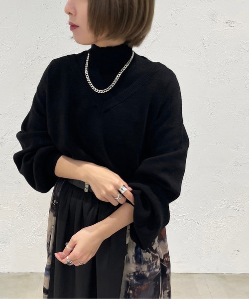apres jour mignon(アプレジュールミニョン)の「Vニット+タートルセット【ZOZOTOWN限定アイテム】(ニット/セーター・レディース・ブラック/ブラウン系その他/ライトベージュ・X-LARGE/フリー)」の4枚目の写真