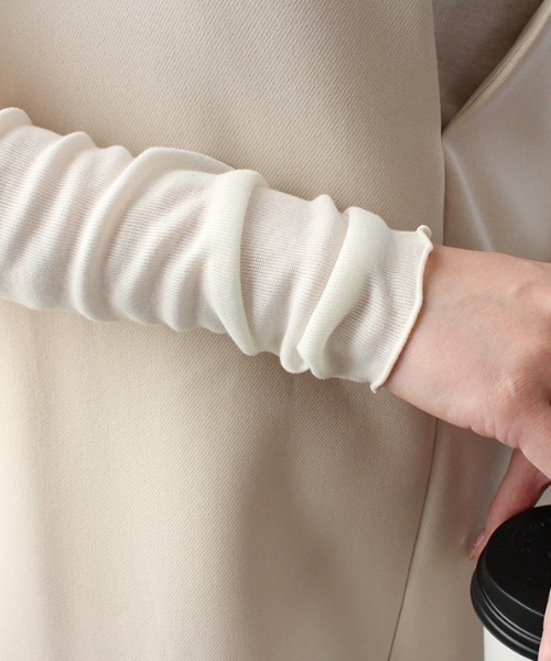 MODE ROBE(モードローブ)の「シアーハイネックトップス(Tシャツ/カットソー・レディース・オフホワイト/ライトグレー・FREE)」の4枚目の写真