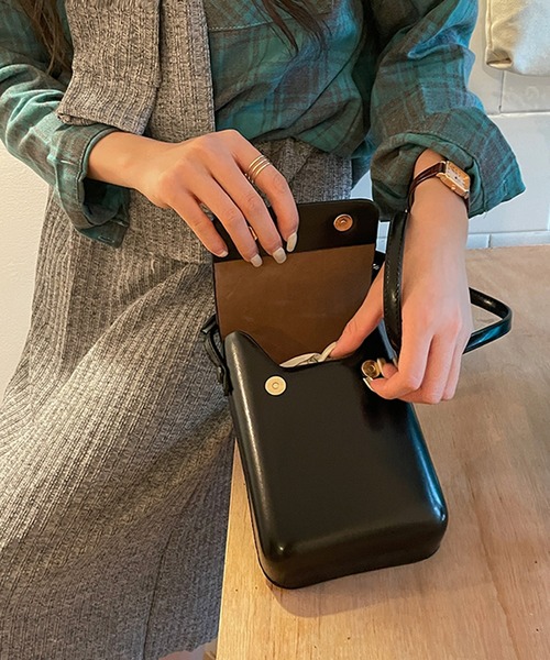 ANOTHER S（アナザーエス）の「スマホミニショルダーバッグ（ショルダーバッグ・レディース・ブラック/ブラウン/アイボリー・FREE）」の6枚目の写真
