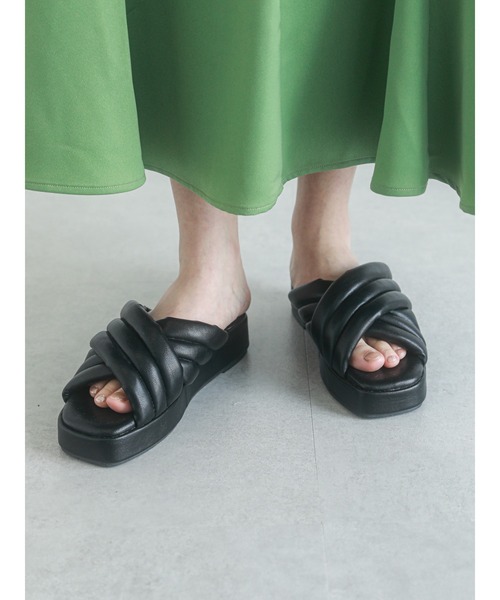 ehka sopo(エヘカソポ)の「厚底クッションサンダル(サンダル・レディース・ブラック/オフホワイト/イエロー・MEDIUM/LARGE)」の3枚目の写真