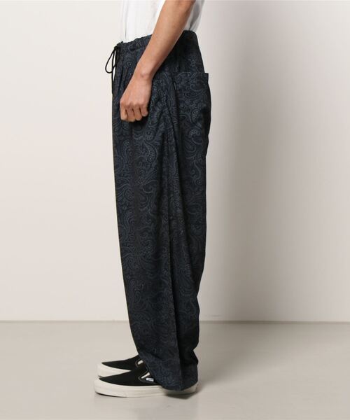 AZIONE(アジオネ)の「AZIONE/アジオネ/総柄バルーンパンツ(その他パンツ・メンズ・ブラック/アイボリー・MEDIUM/LARGE)」の4枚目の写真