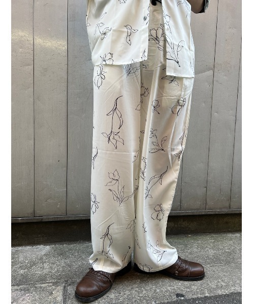 AZIONE(アジオネ)の「AZIONE/アジオネ/総柄バルーンパンツ(その他パンツ・メンズ・ブラック/アイボリー・MEDIUM/LARGE)」の1枚目の写真