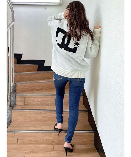 GYDA(ジェイダ)の「SIDE RIPPED スキニーデニムパンツ(デニムパンツ・レディース・ライトブルー/ブルー・SMALL/MEDIUM/X-LARGE/X-SMALL/LARGE)」の9枚目の写真