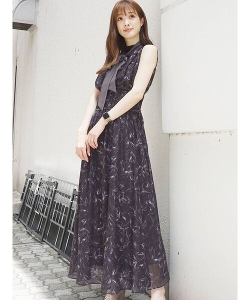 MERCURYDUO（マーキュリーデュオ）の「ボウタイ付フラワーフレアワンピース（ワンピース・レディース・アイボリー/ライトグレー/ダークブラウン・SMALL/MEDIUM）」の3枚目の写真