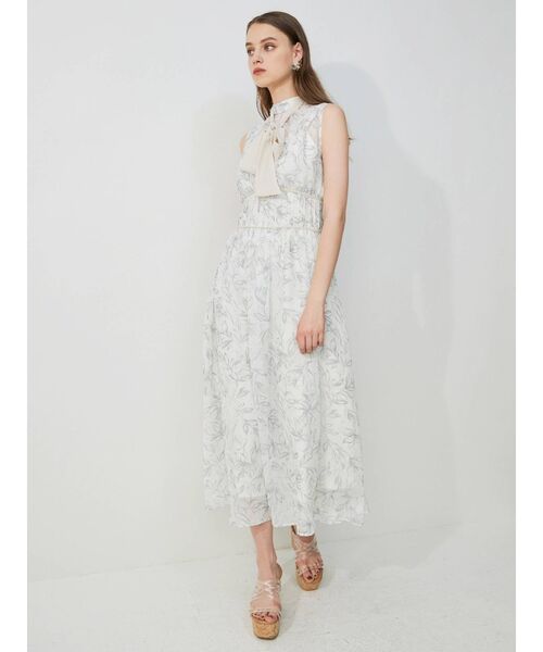 MERCURYDUO（マーキュリーデュオ）の「ボウタイ付フラワーフレアワンピース（ワンピース・レディース・アイボリー/ライトグレー/ダークブラウン・SMALL/MEDIUM）」の4枚目の写真