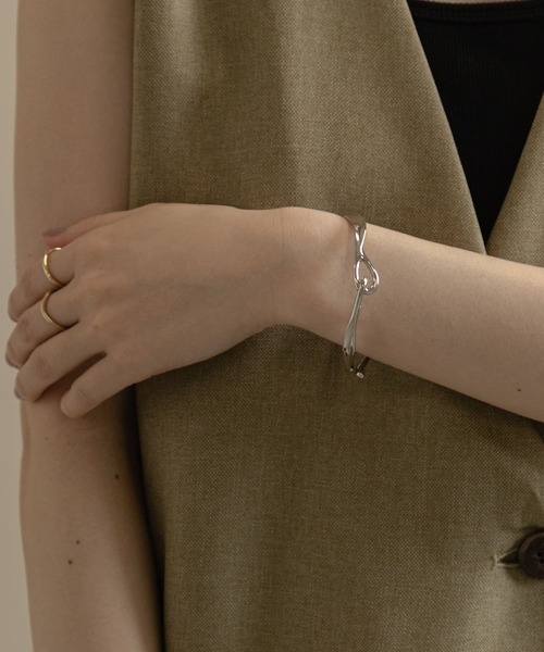 SMELLY（スメリー）の「ウェーブバーキリカエブレスレット（ブレスレット・レディース・シルバー・-）」の2枚目の写真