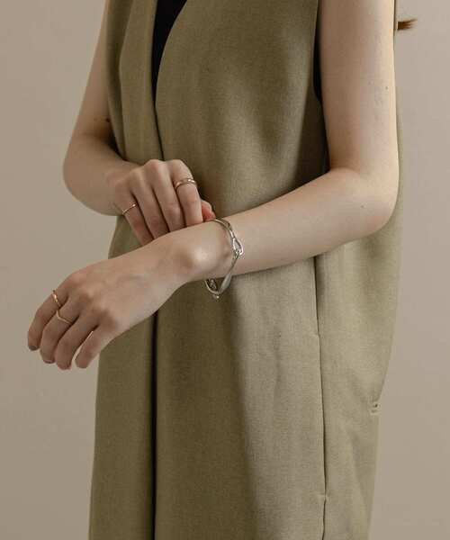 SMELLY（スメリー）の「ウェーブバーキリカエブレスレット（ブレスレット・レディース・シルバー・-）」の4枚目の写真