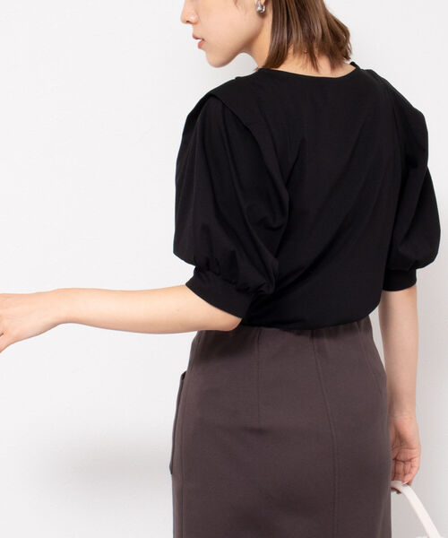 NOLLEY’S（ノーリーズ）の「肩タック5分袖プルオーバーカットソー（Tシャツ/カットソー・レディース・ブラック/グレー/ボルドー・38）」の2枚目の写真