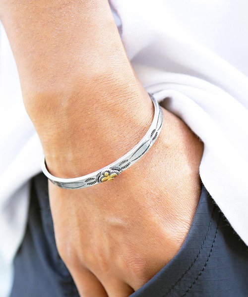 jiggys shop(ジギーズショップ)の「ブラス製 ネイティブナバホプレートバングルブレスレット(バングル/リストバンド・メンズ・その他・FREE)」の1枚目の写真