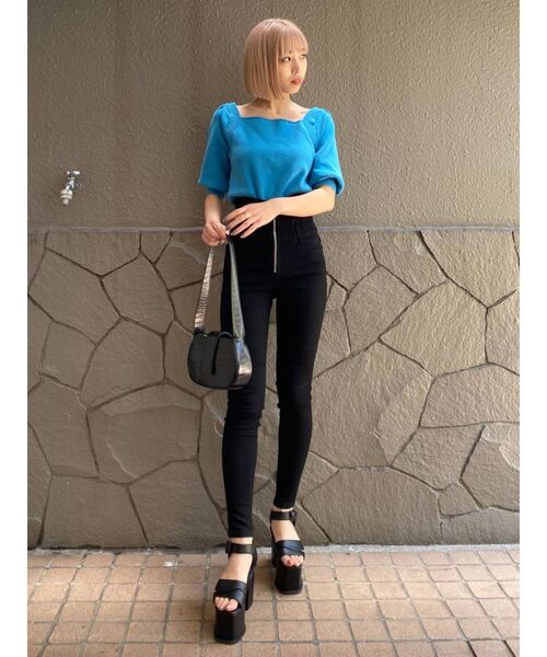 EMODA（エモダ）の「バックタイコンパクトトップ（ニット/セーター・レディース・ベージュ/ブルー/ブラック・FREE）」の6枚目の写真