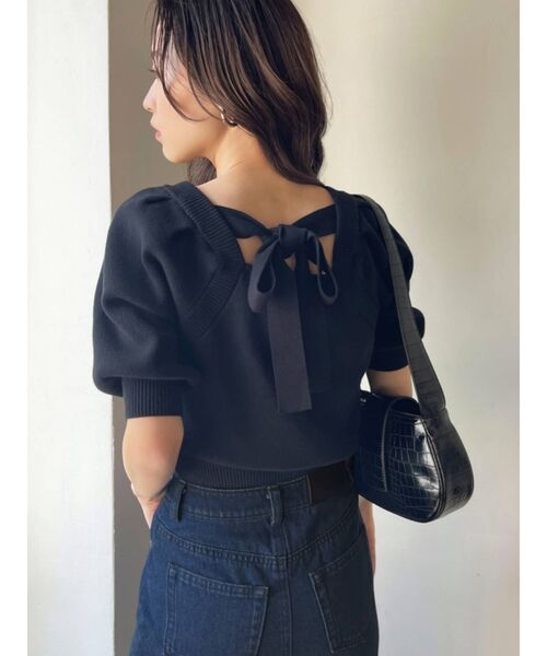 EMODA（エモダ）の「バックタイコンパクトトップ（ニット/セーター・レディース・ベージュ/ブルー/ブラック・FREE）」の10枚目の写真