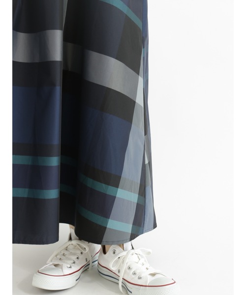 Samansa Mos2 blue(サマンサモスモスブルー)の「ビッグチェックスカート(スカート・レディース・ブラック/ベージュ/ネイビー・フリ-)」の14枚目の写真