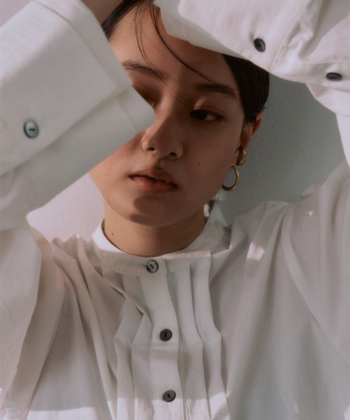 CREDONA（クレドナ）の「フロントタックデザインブラウス（シャツ/ブラウス・レディース・ブラック/オフホワイト・FREE）」の14枚目の写真