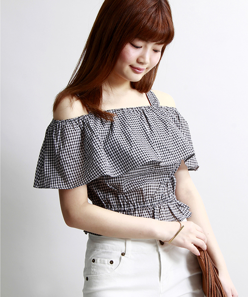 WEGO(ウィゴー)の「WEGO/フリルオフショルブラウス(シャツ/ブラウス・レディース・ホワイト/ブラック系その他/ブルー系その他/レッド系その他・FREE)」の2枚目の写真