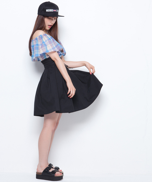 WEGO(ウィゴー)の「WEGO/フリルオフショルブラウス(シャツ/ブラウス・レディース・ホワイト/ブラック系その他/ブルー系その他/レッド系その他・FREE)」の18枚目の写真