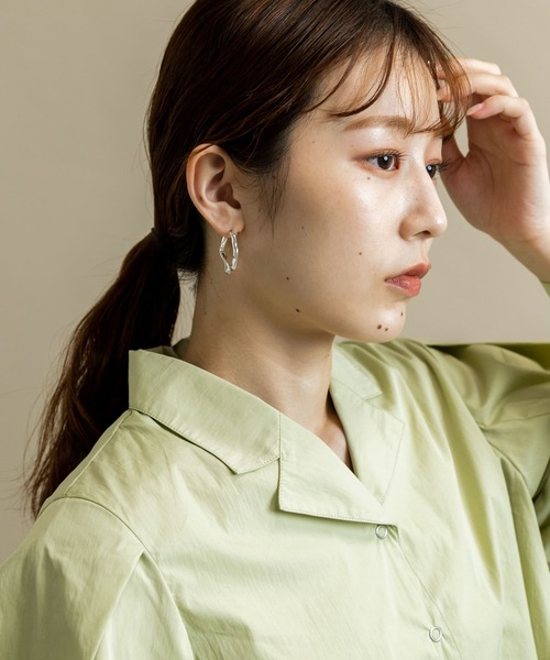 SMELLY(スメリー)の「ニュアンスミディアムフープピアス(ピアス(両耳用)・レディース・シルバー/ゴールド・-)」の11枚目の写真