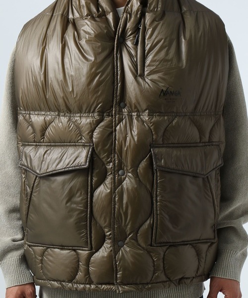 BAYFLOW（ベイフロー）の「【NANGA Mt.&Sea(ナンガ マウントアンドシー)】ダウンケープ（ダウンベスト・メンズ・オレンジ/カーキ・FREE）」の10枚目の写真