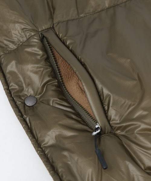 BAYFLOW（ベイフロー）の「【NANGA Mt.&Sea(ナンガ マウントアンドシー)】ダウンケープ（ダウンベスト・メンズ・オレンジ/カーキ・FREE）」の12枚目の写真