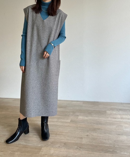 ISOOK（アイスー）の「【ZOZO限定】V neck wool jumper skirt / Vネックウールジャンパースカート（ジャンパースカート・レディース・ブラウン/グレー・FREE）」の2枚目の写真