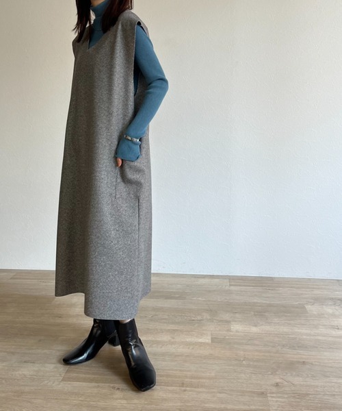 ISOOK（アイスー）の「【ZOZO限定】V neck wool jumper skirt / Vネックウールジャンパースカート（ジャンパースカート・レディース・ブラウン/グレー・FREE）」の3枚目の写真