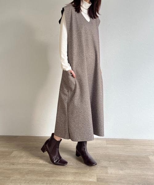ISOOK（アイスー）の「【ZOZO限定】V neck wool jumper skirt / Vネックウールジャンパースカート（ジャンパースカート・レディース・ブラウン/グレー・FREE）」の6枚目の写真