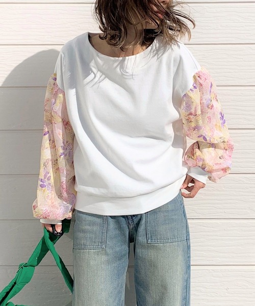 Q(キュー)の「フラワースリーブトップス(Tシャツ/カットソー・レディース・アイボリー/チャコールグレー・MEDIUM)」の1枚目の写真