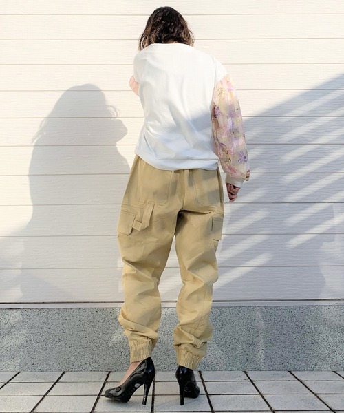 Q(キュー)の「フラワースリーブトップス(Tシャツ/カットソー・レディース・アイボリー/チャコールグレー・MEDIUM)」の17枚目の写真