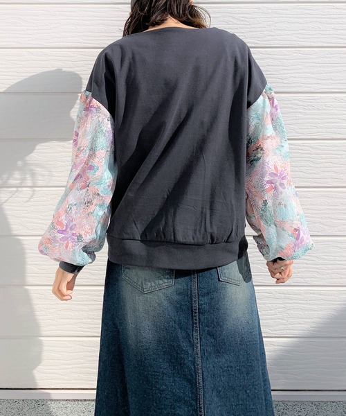 Q(キュー)の「フラワースリーブトップス(Tシャツ/カットソー・レディース・アイボリー/チャコールグレー・MEDIUM)」の4枚目の写真