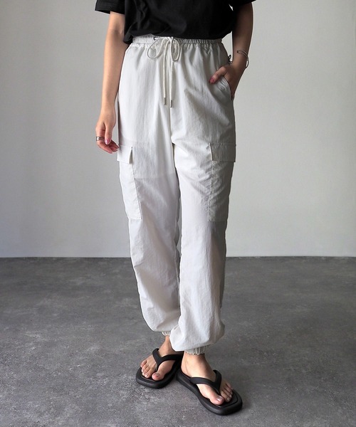 Riberry(リベリー)の「カーゴジョガーパンツ(カーゴパンツ・レディース・ブラック/オフホワイト/カーキ・MEDIUM)」の2枚目の写真