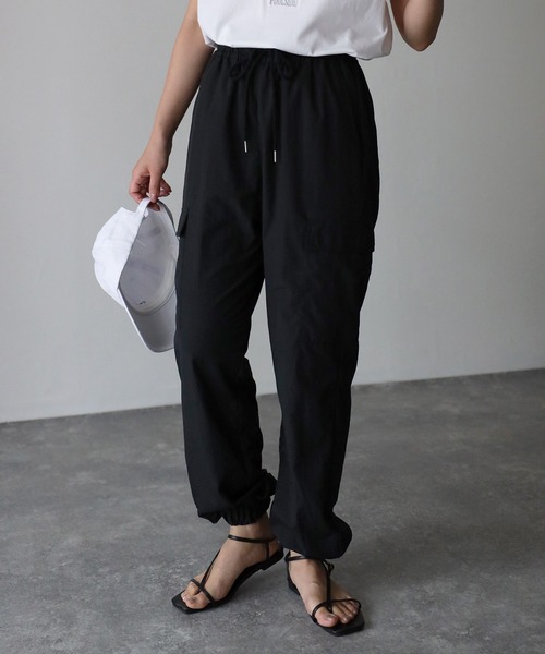 Riberry(リベリー)の「カーゴジョガーパンツ(カーゴパンツ・レディース・ブラック/オフホワイト/カーキ・MEDIUM)」の1枚目の写真