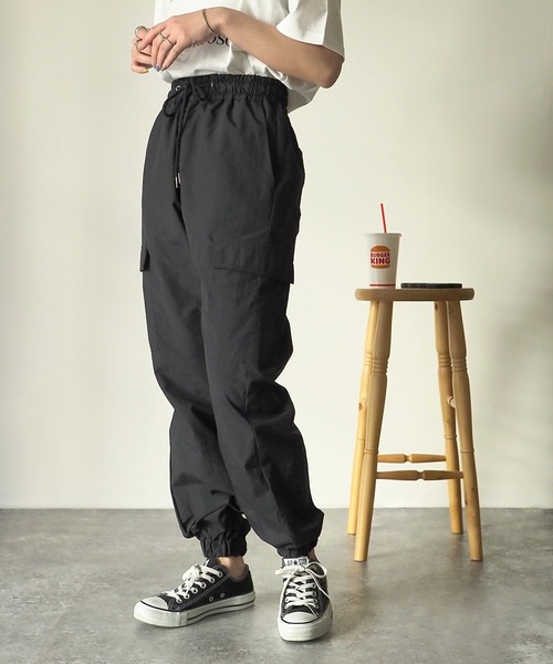 Riberry(リベリー)の「カーゴジョガーパンツ(カーゴパンツ・レディース・ブラック/オフホワイト/カーキ・MEDIUM)」の4枚目の写真