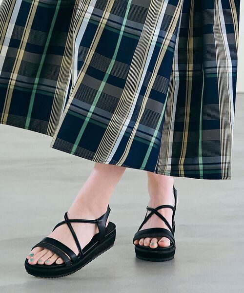 grove（グローブ）の「◆【クッション性◎！】人間工学ふわフィットサンダル（サンダル・レディース・シルバー/アイボリー/ブラック/ダークブラウン/ベージュ系8/ライトグリーン系・35/25/45）」の3枚目の写真