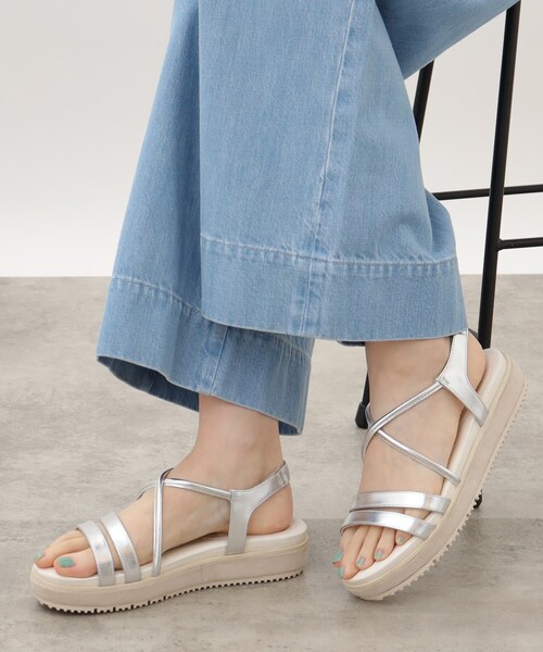 grove（グローブ）の「◆【クッション性◎！】人間工学ふわフィットサンダル（サンダル・レディース・シルバー/アイボリー/ブラック/ダークブラウン/ベージュ系8/ライトグリーン系・35/25/45）」の14枚目の写真