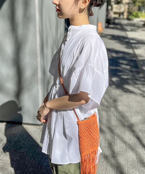 JOINT WORKS（ジョイントワークス）の「【COMMRE/コムル】裾フリル シャーリングブラウス（シャツ/ブラウス・レディース・ホワイト/ブラック・FREE）」の2枚目の写真