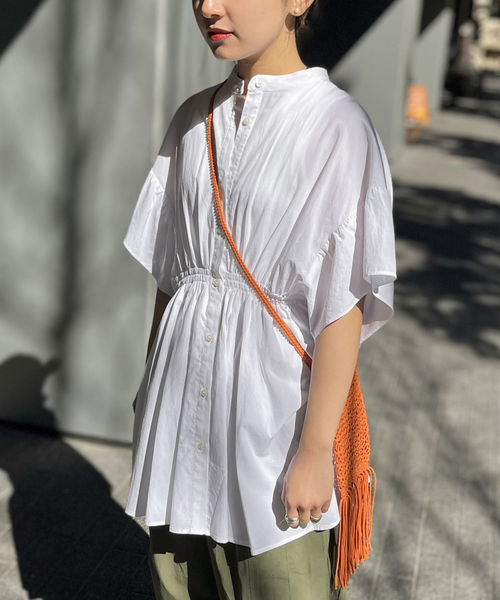 JOINT WORKS（ジョイントワークス）の「【COMMRE/コムル】裾フリル シャーリングブラウス（シャツ/ブラウス・レディース・ホワイト/ブラック・FREE）」の3枚目の写真